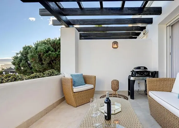 Luxurious 80m² Apartment, Stunning Sea Views - Rio Real Golf, アパート マルベーリャ