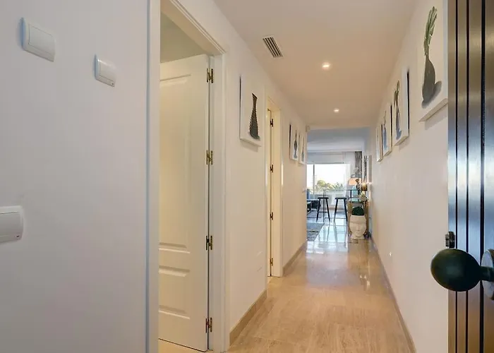 דירה Luxurious 80m² Apartment, Stunning Sea Views - Rio Real Golf, מארבלה