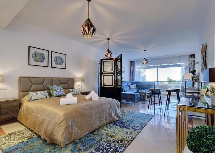 Luxurious 80m² Apartment, Stunning Sea Views - Rio Real Golf, מארבלה