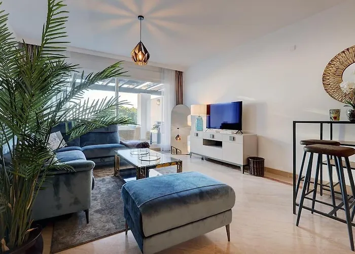 Luxurious 80m² Apartment, Stunning Sea Views - Rio Real Golf, * מארבלה